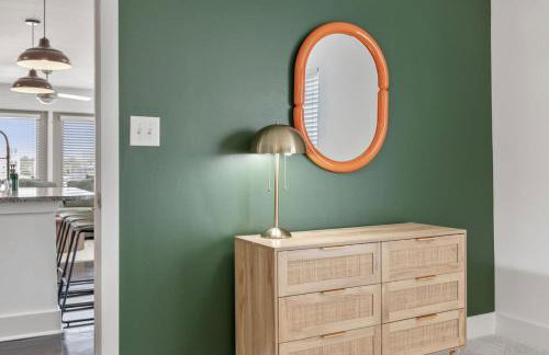 Chic 2BR King Bed Balcony Krog Market Steps to Beltline - Foto 7