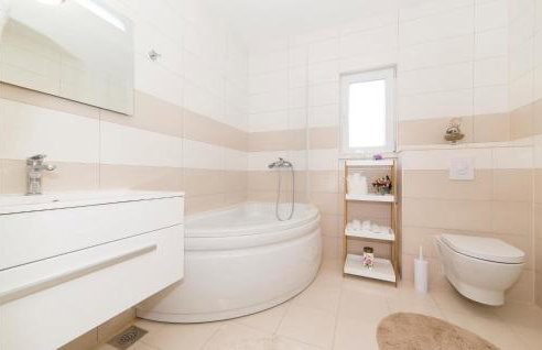 Awesome Home In Radosic - Foto 35