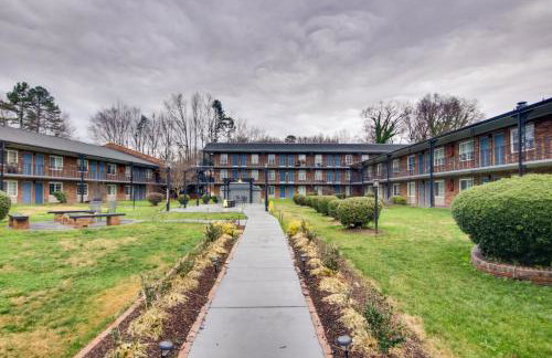 Charlotte Gem with Gym Near Hospitals and Park Expo - Foto 27