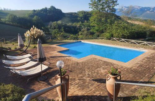 Luxury Villa with Pool, Stunning Location - Foto 3