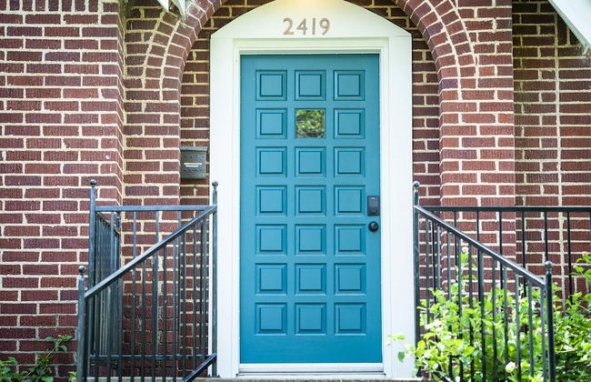 Newly Updated Cozy 1927 Uptown Tudor 4 min to Magnolia - Foto 37