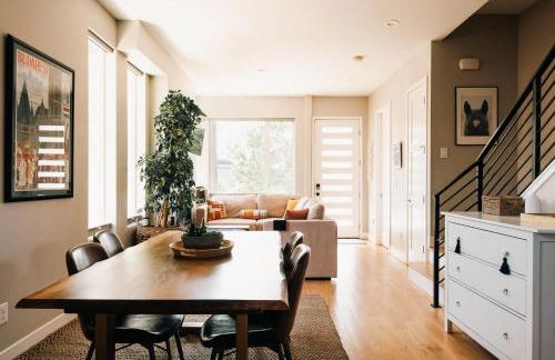 Modern Comfort w Mountain Views - Pet-Friendly - Foto 9