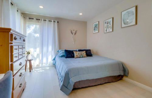Entire Private Home with 3 Bedrooms 2 Bathrooms, Family Home Free Pool, Tub and Parking, Available Now - Foto 12