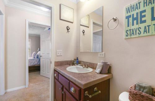 Lakefront Retreat w Dock Boat Rental and Views - Foto 39