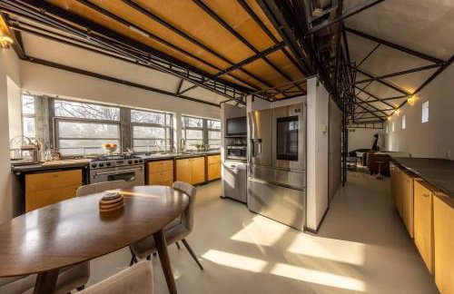 The Architect's Modern Castle - Photo 17