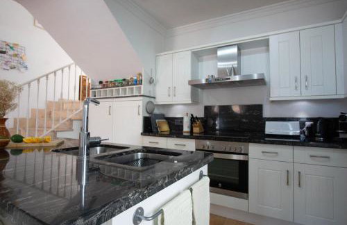 Private Beach Villa for 6 with Seaview, Pool & big Sun Terrace - Foto 16