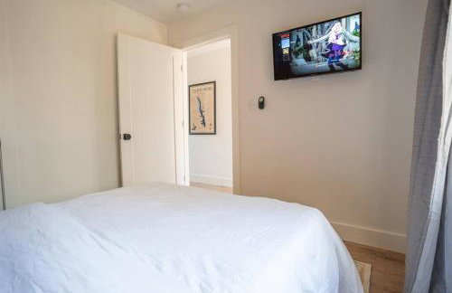 Newly Built, Mid-Lakeside A-Frame with Hot Tub and Steam Shower - Foto 18