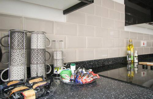 Modern 3-Bedroom Home in Quiet Cul-de-Sac w Parking by Rework Accommodation - Foto 13