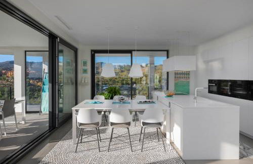 4-Bedroom Modern Villa with Sea View - Photo 16