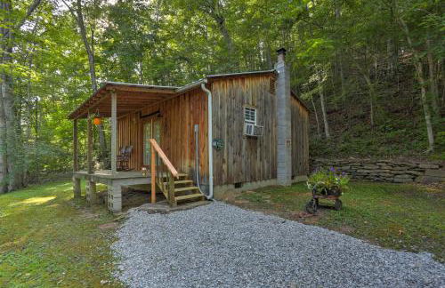 Rustic Briceville Cabin with Porch Tucked in Forest! - Foto 24