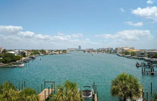 NEW Beach Condo 5 min walk to the Beach Sleeps 9 - Foto 24