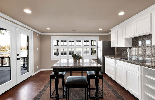 7BR Lakefront Haven Pool Hot Tub Gated 4acres - Foto 72