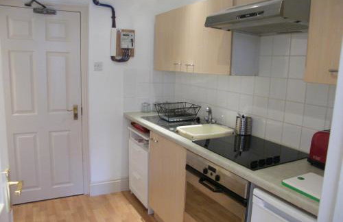 Quiet self contained studio flat near town centre and university - Foto 3
