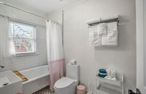 Historic Heights Boss Babe Bungalow - Foto 23