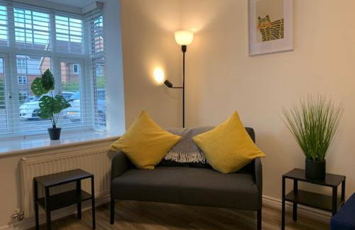 Spacious and central 4-bedroom house with parking - Foto 8