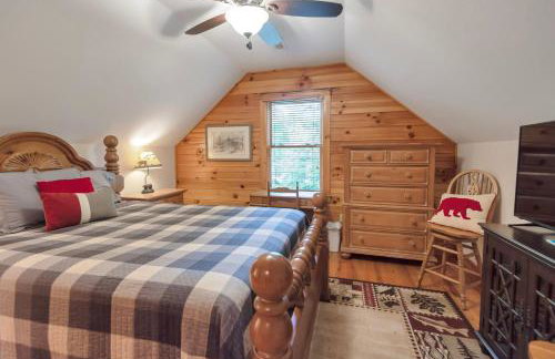 30 Mins to Boone, Fire Pit, Hot Tub, 3 porches, Dogs OK - Photo 16