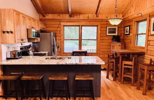 Secluded & Private Retreat- Hot Tub, Fire Pit, Near New River State Park - Foto 12