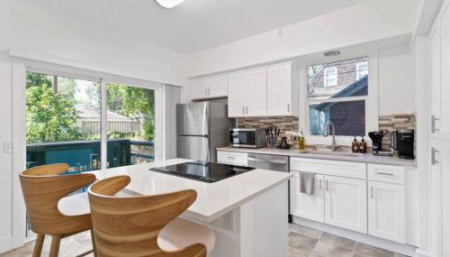 Quaint South Hill Home w Luxury King Bed and Wifi - Foto 3