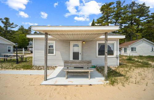 Sunnyside 2BR 1BA Relaxing Lakefront Retreat - Foto 9