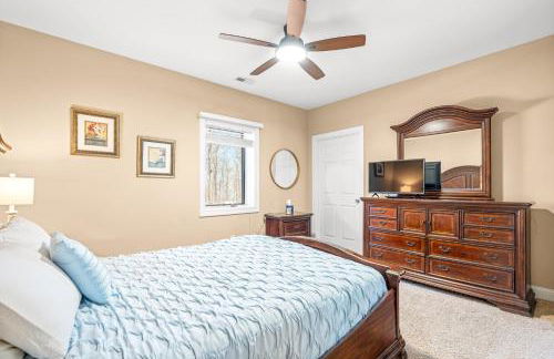 Spacious Family Retreat-Hot tub & Game Room - Foto 33