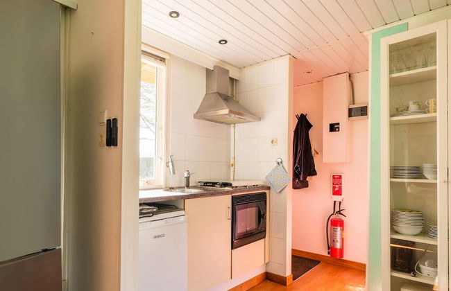 Amazing Holiday Home With Spacious Garden - Photo 9