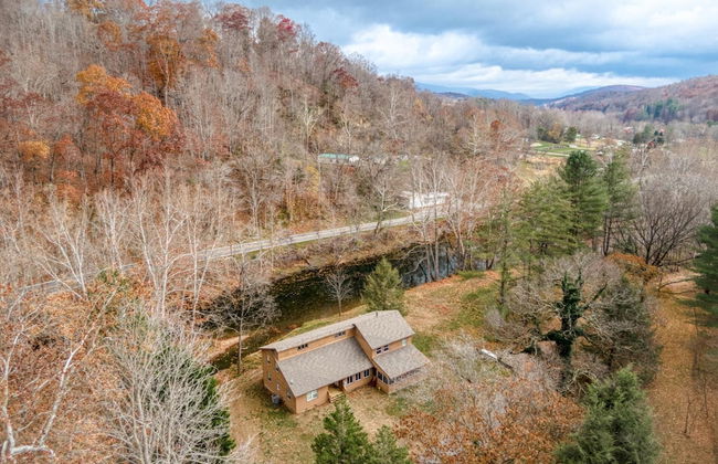 4BR Lodge on Wolf Creek – Fishing, Hiking, New River Fun & Hokie Weekends - Foto 63