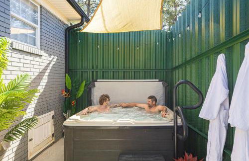 Private Hot Tub & Swing, Vintage Nintendo with Large Parking & EV ready - Foto 2