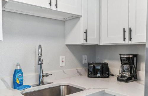 All New! Convenient Location! Sleeps 6 - Foto 37