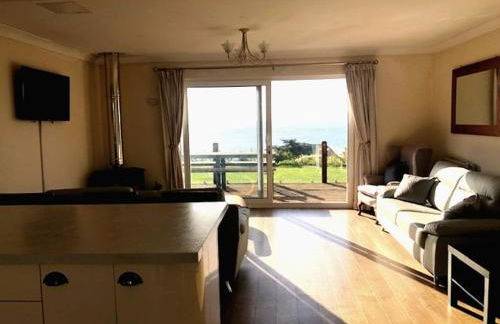 Coastal retreat with stunning sea views - Photo 3