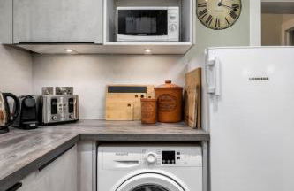 3-Bed Georgian Townhouse Next to Wellbeing Clinic - Foto 38