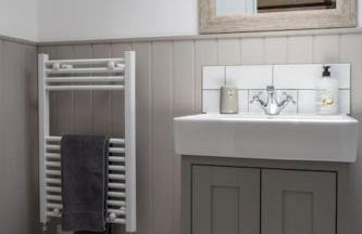 Luxury New Forest Barn, ideal for couples - Photo 12