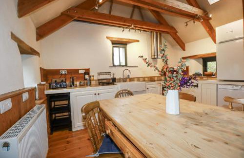 Coombe Barn - Photo 11