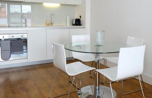 Luxury 2-bed Flat, Parking Near Tube and Emirates - Foto 64