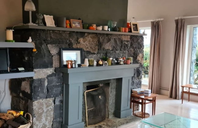 Detached Cottage Overlooking Lake in Connemara - Foto 4
