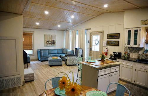 Anna Maria Island Tree House - Photo 3