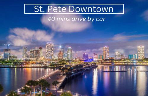 Walk to Downtown - 7min to beach - King bed & Free parking - Foto 57