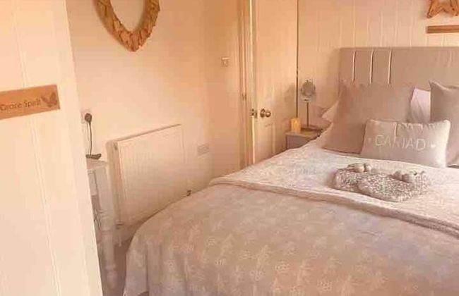 A Beautiful, Unique Lodge, Made for two - Photo 7