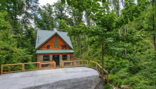 Bearly Hidden: Peaceful Creekside Escape with Hot Tub - Foto 1