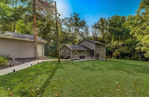 Stylish and Modern Large Bedroom - Foto 16