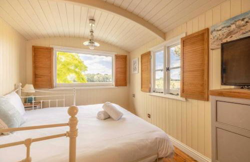 Relaxing Retreat - The Shepherds Hut - Hot Tub - By Tempstay - Foto 21