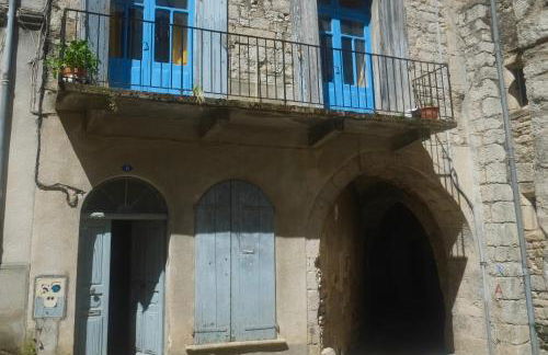 3 Bed-Sleeps 6-Balcony-Pets-Parking-Town Centre - Photo 1