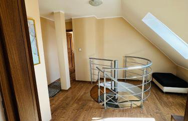 Pod skrzydłami - Foto 19