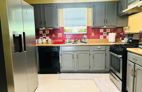 Large 3BR Home for Families and Work Stays With Fast WIFI - Foto 6