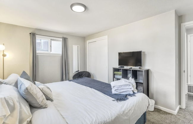 5BD Dog Friendly Family Getaway Near Downtown! - Photo 9