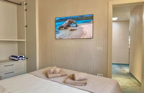 Luxury Seafront Apartment - Beach Access - Parking & WiFi - by Coral Property - Foto 42