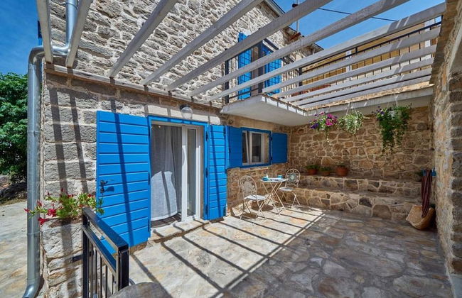 Elegant Stone House With Jacuzzi, Terrace, and Private Yard in Solta - Foto 18