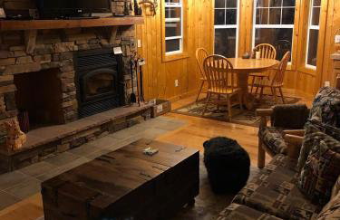 How would it feel to live close to the wildlife in a peaceful cozy cabin - Foto 17