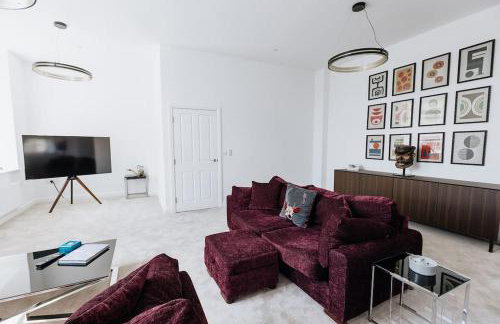 Grade II Mill Townhouse in Leeds with Free Parking which Sleeps 6 - Photo 13