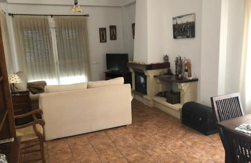 Moderno y amplio chalet, con piscina privada - Foto 26