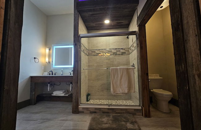 Eaglescape Suites and Event Center - Photo 26